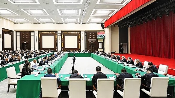 肖志海主席參加自治區(qū)促進(jìn)民營(yíng)經(jīng)濟(jì)高質(zhì)量發(fā)展座談會(huì)